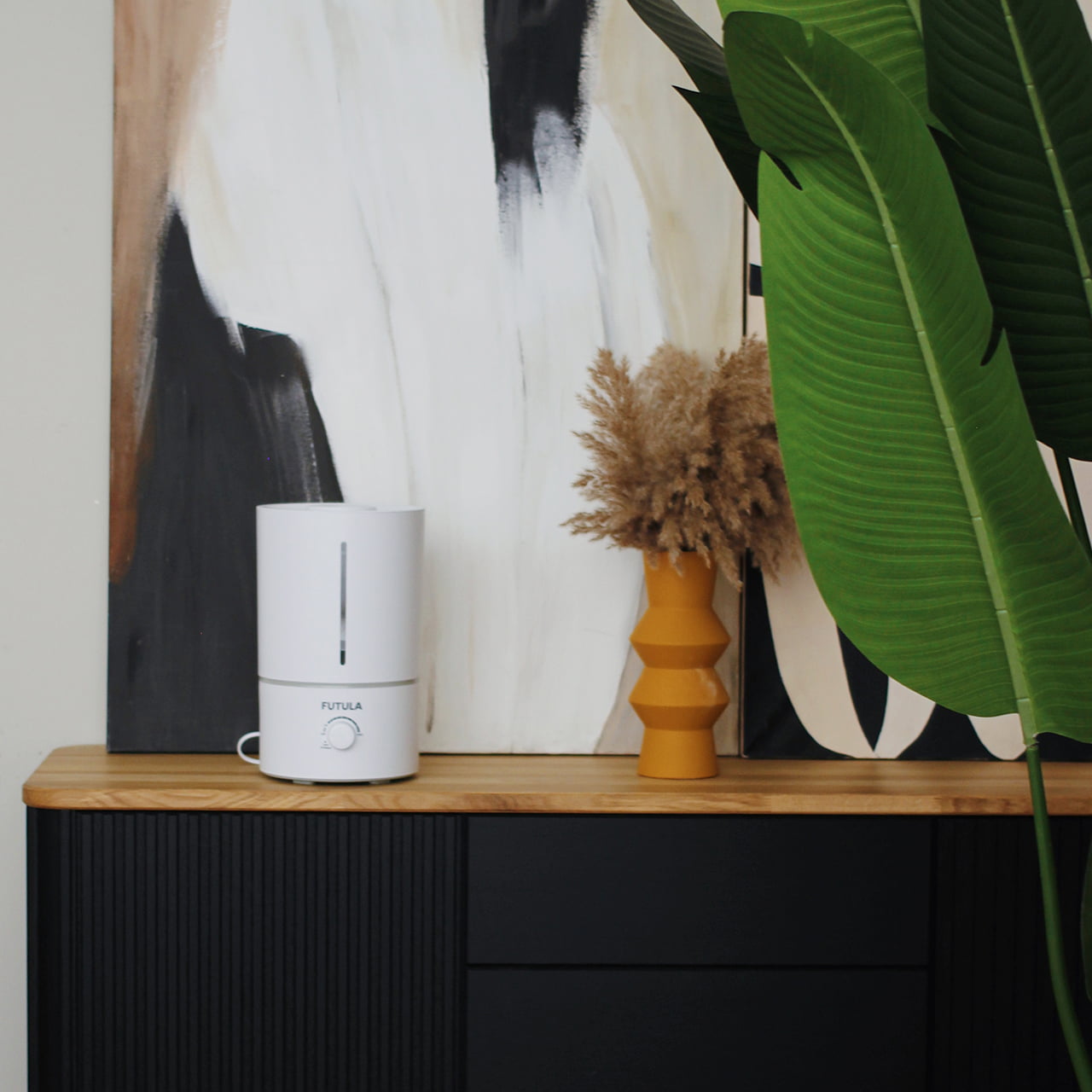 Благодаря минималистичному хай-тек дизайну Futula Humidifier H2 легко впишется в любой современный интерьер