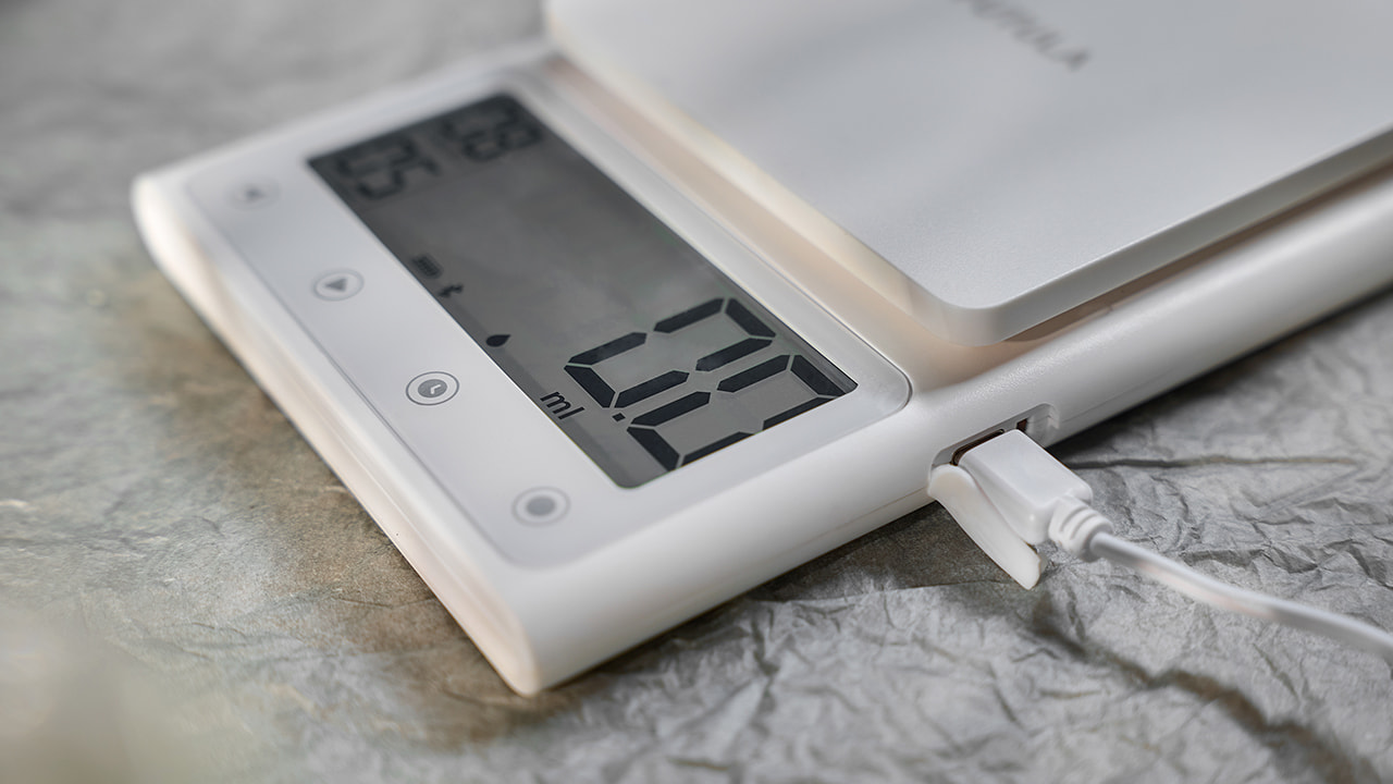 В отличие от младших моделей, Futula Kitchen Scale 3 оснащены встроенным аккумулятором на 800 mAh, который обеспечивает гаджету длительное время автономной работы