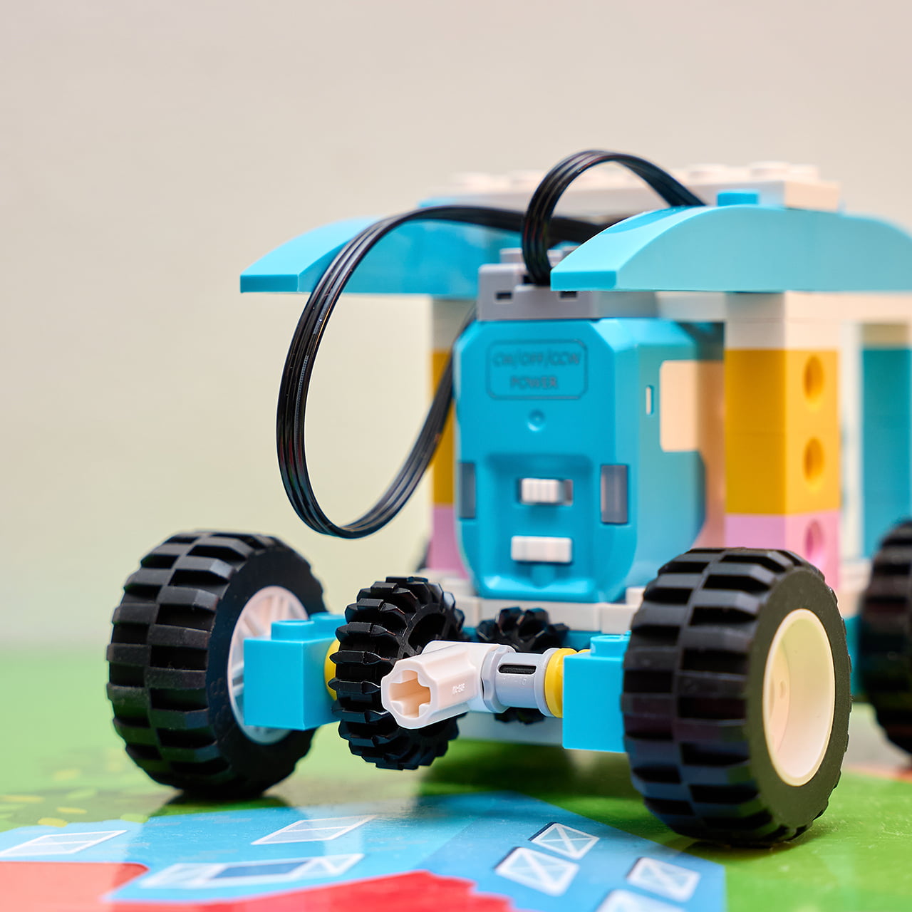 Futula Smart Robot Premium - это не только конструктор, но и набор для обучения по методологии STEAM
