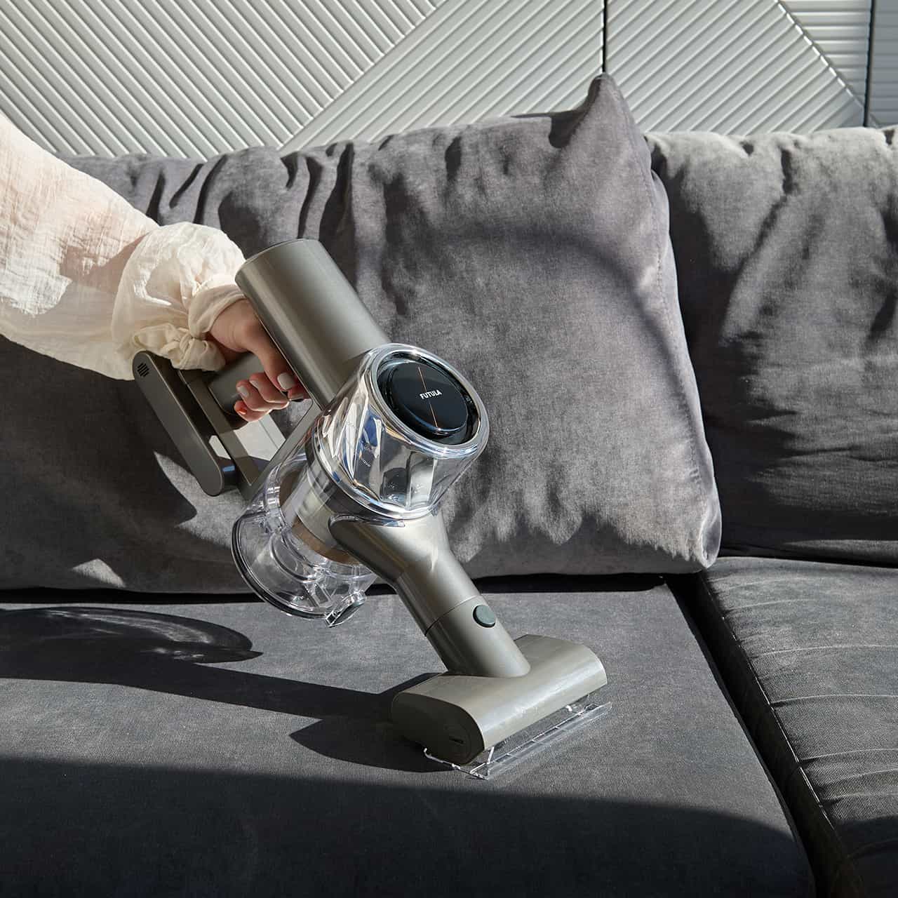 Futula Cordless Vacuum Cleaner V18 укомплектован специальной моторизованной турбо-щёткой