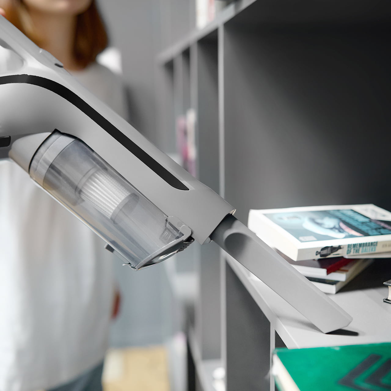 Благодаря обширному комплекту насадок Futula V4 отлично подходит для очистки мягкой мебели, различных шшкафов и полок, а также для уборки в автомобиле